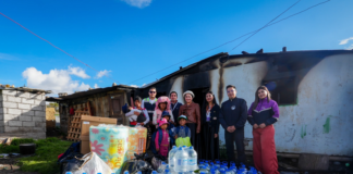 En un acto de solidaridad y compromiso con la comunidad, el GAD Municipalidad de Ambato entregó ayuda humanitaria a dos familias que perdieron su vivienda en un incendio ocurrido en el barrio Las Marianitas, parroquia Santa Rosa.