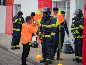 En un esfuerzo constante por mejorar la capacidad de respuesta ante situaciones de emergencia, el Cuerpo de Bomberos Riobamba ha renovado y optimizado su equipo de protección personal.