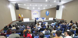 Con el propósito de garantizar la participación activa de las organizaciones políticas en todas las fases del proceso electoral y fortalecer la transparencia democrática, el Consejo Nacional Electoral (CNE) llevó a cabo una capacitación dirigida a los delegados de los dos movimientos finalistas en la contienda electoral.