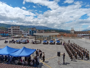 La Policía Nacional del Ecuador, a través de la Subzona Bolívar, informó que el Gobierno Nacional entregó cinco nuevas camionetas 4×4 en un acto protocolario realizado en la Plaza 15 de Mayo de la ciudad de Guaranda.