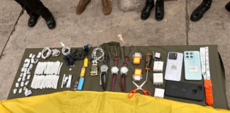 En el Centro de Privación de Libertad Nro. 1 de Tungurahua el día comenzó diferente. No fueron los gritos habituales ni el sonido de las rejas lo que rompió la rutina. Esta vez, el eco de las botas militares y la tensión en el ambiente anunciaban algo más: un operativo sorpresa.