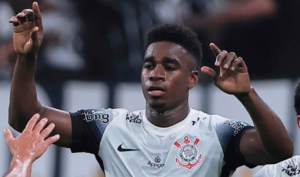 Corinthians se alzó con el título del Campeonato Paulista al imponerse en la serie final ante Palmeiras. A pesar de que el ecuatoriano Félix Torres no tuvo su mejor desempeño y terminó expulsado en el tramo final del compromiso, el conjunto dirigido por Ramón Díaz logró resistir la embestida rival y proclamarse campeón del certamen estadual.