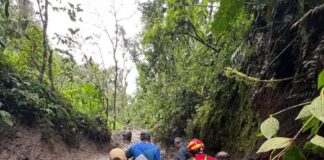 El 28 de febrero, una llamada de emergencia alertó a los equipos de socorro. En el sector de San Juan de Trigoloma, Pallatanga, un deslizamiento de tierra, lodo y piedras había arrastrado a un hombre mientras participaba en una minga de limpieza a orillas del río.