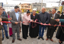 Tras más de 20 años de dificultades, los habitantes de Los Atis celebran la renovación de sus calles, que antes eran pasajes de tierra y empedrados llenos de maleza. Esta situación no solo afectaba a los vehículos, sino que también representaba un peligro para niños, mujeres y adultos mayores debido a la inestabilidad del terreno.