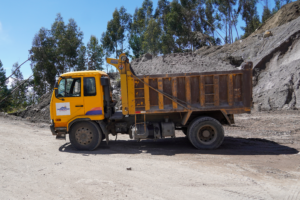 La Prefectura de Chimborazo, a través de la Dirección General de Conectividad Vial, continúa con los trabajos de mejoramiento vial en la comunidad Paquibug, ubicada en la parroquia San Andrés del cantón Guano.