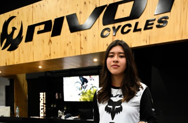 BIKES Ecuador de Grupo Roldán, reafirma su compromiso con el desarrollo del Downhill en el país con la presentación de los nuevos embajadores de PIVOT Cycles: Cristian “El Gato” Valdivieso, Campeón del Mundo en la categoría Máster A1 en 2023 y Rafaela Roldán, Campeona Bolivariana en Perú en 2024.