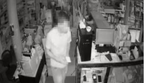 La delincuencia golpea nuevamente a los comerciantes de la ciudad. En la madrugada del 18 de marzo de 2025, un grupo de delincuentes ingresó al local Créditos Moreno, ubicado en las calles 5 de Junio, entre Cordovez y Luz Elisa Borja, llevándose un gran botín de productos electrónicos.
