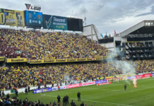 El encuentro entre Ecuador y Venezuela, en el estadio Rodrigo Paz Delgado, tuvo un incidente; dos bengalas encendidas cayeron en la cancha durante el segundo tiempo.