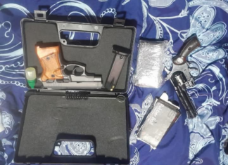 La Policía Nacional incautó armas de fuego y municiones en una vivienda de la parroquia San Andrés, cantón Guano, como parte de una investigación por violencia psicológica contra una mujer.