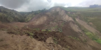 Un deslizamiento de tierra azotó la comunidad de San Vicente de Tabillas, ubicada en la parroquia Cebadas, el lunes 31 de marzo.