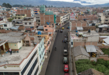 El Municipio de Riobamba finalizó este 9 de abril, los trabajos de reasfaltado total en la calle Espejo, desde la intersección con Edelberto Bonilla hasta la José de Orozco, recuperando un total de 9.727 metros cuadrados de vía, como parte del plan de mejoramiento de la infraestructura vial urbana.