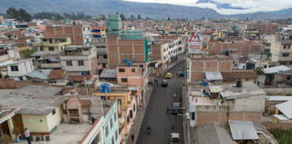 El Municipio de Riobamba finalizó este 9 de abril, los trabajos de reasfaltado total en la calle Espejo, desde la intersección con Edelberto Bonilla hasta la José de Orozco, recuperando un total de 9.727 metros cuadrados de vía, como parte del plan de mejoramiento de la infraestructura vial urbana.