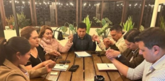El 31 de marzo, el Tribunal Contencioso Electoral (TCE) ha anulado la remoción de siete concejales de Riobamba, una medida impulsada por Rosa Núñez. Según el TCE, el procedimiento estuvo viciado y plagado de irregularidades, por lo que quedó sin efecto.