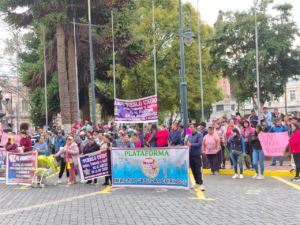 El 2 de abril, una movilización pacífica recorrió las calles de Riobamba, convocada por los habitantes y comerciantes del Barrio Bolívar Chiriboga, el Prado y las comunidades vecinas.