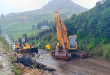 Este 28 de abril, la provincia de Bolívar recibió una excelente noticia: la vía Salinas – Cuatro Esquinas fue oficialmente habilitada, tras intensos trabajos de remoción y rehabilitación realizados en el marco de la "Minga Institucional", impulsada por el Gobierno Provincial.