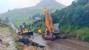 Este 28 de abril, la provincia de Bolívar recibió una excelente noticia: la vía Salinas – Cuatro Esquinas fue oficialmente habilitada, tras intensos trabajos de remoción y rehabilitación realizados en el marco de la "Minga Institucional", impulsada por el Gobierno Provincial.