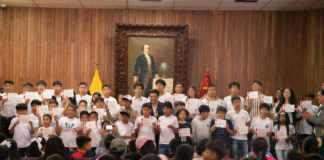 La Dirección de Cultura y Deportes del Municipio de Riobamba realizó el acto de entrega de las Becas Deportivas “Vive Riobamba”, este jueves 3 de abril a las 16h00, en el Salón Pedro Vicente Maldonado.