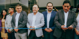 La Empresa Eléctrica Riobamba S.A. (EERSA) inauguró este 8 de abril, una nueva agencia en el cantón Cumandá, marcando el inicio de una serie de proyectos que buscan mejorar la infraestructura eléctrica y promover la inclusión laboral en el sector. El evento de apertura reunió a autoridades locales, funcionarios y representantes del Ministerio de Energía y Minas.