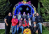 En un emotivo reencuentro cargado de recuerdos y gratitud, un grupo de exalumnos de la Escuela Simón Bolívar de Riobamba rindió homenaje a la profesora Fanny Olivia Montúfar Samaniego, quien dedicó más de 27 años de su vida a la formación de niños y niñas en esta institución educativa.