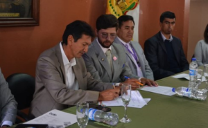 Con motivo del 491º aniversario de parroquialización de La Magdalena, el prefecto de Bolívar, Aníbal Coronel Monar, participó activamente en el desfile cívico estudiantil que se llevó a cabo en esta tradicional parroquia del cantón San José de Chimbo. El evento fue un escenario de celebración, identidad y compromiso institucional.