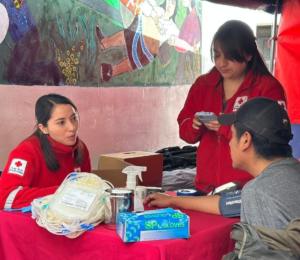 La mañana del 16 de abril, Guamote fue escenario de un acto de solidaridad que puede salvar vidas, en los exteriores del Centro de Salud del cantón se desarrolló una campaña de donación de sangre organizada en conjunto con la Cruz Roja Ecuatoriana.