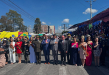 Riobamba celebró 203 años de independencia con desfile cívico estudiantil