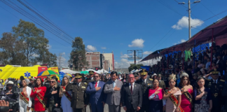 Riobamba celebró 203 años de independencia con desfile cívico estudiantil