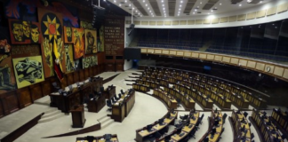 La reciente propuesta de la alcaldesa de Ambato, Diana Caiza, para que la capital tungurahuense sea la sede de la próxima Asamblea Constituyente ha reavivado tensiones regionales, especialmente con la provincia vecina de Chimborazo, cuyo capital, Riobamba, ya había sido considerada por el presidente Daniel Noboa como sede simbólica del proceso constituyente.