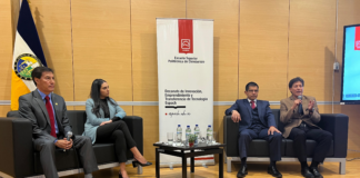 Con el objetivo de fortalecer la conexión entre la innovación académica y el desarrollo económico provincial, el 29 de abril, se realizó en Riobamba un foro científico sobre la relación entre el emprendimiento de base tecnológica y la transferencia de tecnología hacia el sector productivo.