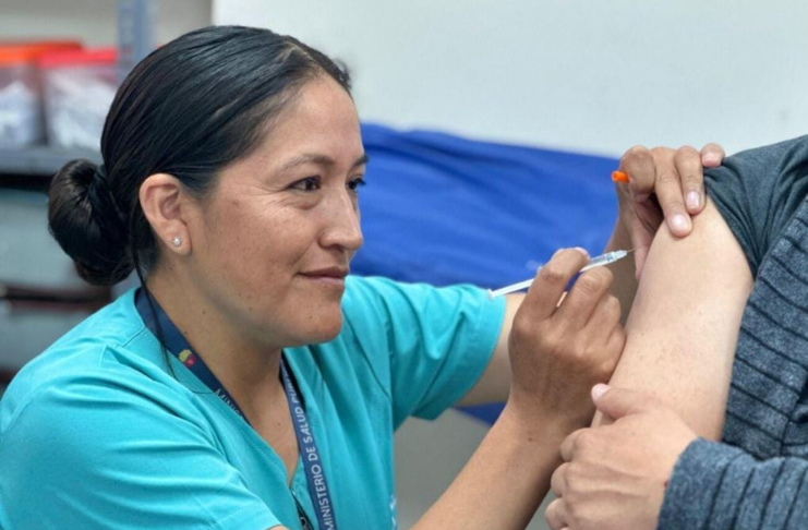 El Ministerio de Salud Pública confirmó el 28 de abril tres nuevos casos de fiebre amarilla en Ecuador, tras la muerte de un joven de 26 años, el 25 de abril en Zamora Chinchipe.
