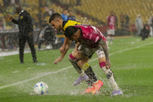 En una noche de tormenta, este 1 de abril, Barcelona Sporting Club inició su participación en la Copa Libertadores 2025 con un triunfo por 1-0 sobre Independiente del Valle, en la primera jornada del Grupo B.
