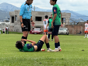 Con una jornada vibrante y goles de gran factura, se disputaron las semifinales del torneo interclubes de la Liga Deportiva Cantonal de Chambo este 27 de abril en el estadio “El Tambo”.