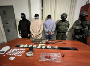 En una operación militar llevada a cabo por el Ejército Ecuatoriano en la provincia de Bolívar, se logró la captura de dos ciudadanos vinculados presuntamente a actividades ilícitas.
