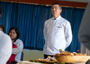 La carrera de Gastronomía de la Escuela Superior Politécnica de Chimborazo (ESPOCH) ha concluido exitosamente un innovador proyecto de investigación dedicado a la revalorización de la tradicional chola de Guano, un producto culinario emblemático del cantón.