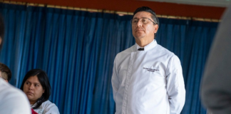 La carrera de Gastronomía de la Escuela Superior Politécnica de Chimborazo (ESPOCH) ha concluido exitosamente un innovador proyecto de investigación dedicado a la revalorización de la tradicional chola de Guano, un producto culinario emblemático del cantón.
