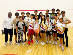 La II Válida Nacional Juvenil y Abierta de Squash se realizó en Ambato del 27 al 30 de marzo, en distintas categorías. Durante la competencia, los representantes de Chimborazo lograron un total de 18 medallas, distribuidas en seis preseas de oro, seis de plata y seis de bronce, consolidando un rendimiento destacado en el certamen.