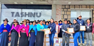 El Ministerio de Agricultura y Ganadería (MAG), a través de su Dirección Distrital en Chimborazo, entregó 239 kits agroecológicos a productores de varias parroquias rurales de la provincia, con el objetivo de impulsar una agricultura más sostenible y respetuosa con el medio ambiente.