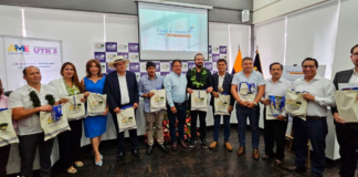 El presidente de la Asociación Municipalidades de Ecuador AME, Patricio Maldonado, y 16 alcaldes visitaron la ciudad de Puyo, donde firmaron un convenio de cooperación, mediante el cual se entrega recursos a los municipios para obras elementales.