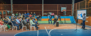 La noche del miércoles 16 de abril, los moradores del barrio Santo Domingo y sectores aledaños participaron activamente en la socialización del proyecto de mejoramiento e implementación de los sistemas de alcantarillado de Puyo, una obra clave que será reactivada en los próximos días por la actual administración municipal, liderada por el alcalde Germán Flores Meza.