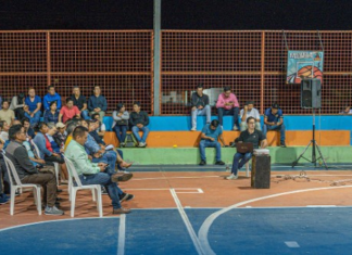 La noche del miércoles 16 de abril, los moradores del barrio Santo Domingo y sectores aledaños participaron activamente en la socialización del proyecto de mejoramiento e implementación de los sistemas de alcantarillado de Puyo, una obra clave que será reactivada en los próximos días por la actual administración municipal, liderada por el alcalde Germán Flores Meza.
