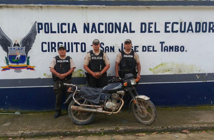 La Policía Nacional del Ecuador informó sobre la recuperación de una motocicleta reportada como robada en el distrito Chillanes-San José del Tambo, provincia de Bolívar. El hecho ocurrió el lunes 28 de abril de 2025, luego de una alerta ciudadana que motivó una rápida acción policial.