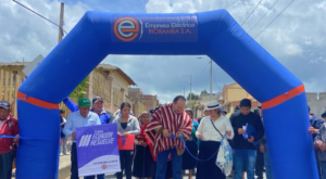 La comunidad de Palacio Real, ubicada en la parroquia Calpi del cantón Riobamba, cuenta desde esta semana con un renovado sistema de alumbrado público gracias a la implementación del Proyecto de Readecuación de Redes Eléctricas y Alumbrado LED, impulsado por el Gobierno Nacional a través del Ministerio de Energía y Minas (MEM) y ejecutado por la Empresa Eléctrica Riobamba S.A. (EERSA).