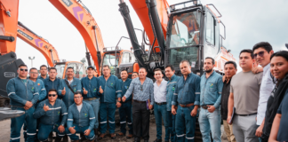 La Prefectura de Pastaza recibió moderno equipo caminero financiado por el Banco de Desarrollo del Ecuador (BDE) con una inversión de $2.5 millones. Esta adquisición representa un avance significativo en el mantenimiento y mejoramiento de la red vial de la provincia, beneficiando a diversas comunidades y promoviendo el desarrollo regional.