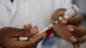 Tras la confirmación del primer caso de fiebre amarilla en Ecuador durante 2025, el Ministerio de Salud Pública (MSP) ha difundido información clave sobre esta enfermedad viral, en medio de la preocupación regional por el brote que afecta actualmente a Colombia.
