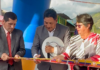 Con un emotivo acto comunitario, la Prefectura de Chimborazo inauguró el micropavimentado de la vía “El Guzo”, en el cantón Penipe. La ceremonia, realizada el domingo 27 de abril, estuvo encabezada por el prefecto Hermel Tayupanda, acompañado de su esposa, Norma Reinoso, presidenta del Patronato Provincial.