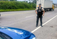 El Gobierno Nacional, a través del Ministerio de Transporte y Obras Públicas (MTOP), ha dispuesto que la Policía Nacional asuma el control de 25 tramos viales estratégicos en todo el país, dentro de los cuales se encuentran vías clave en la provincia de Chimborazo.