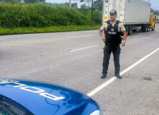 El Gobierno Nacional, a través del Ministerio de Transporte y Obras Públicas (MTOP), ha dispuesto que la Policía Nacional asuma el control de 25 tramos viales estratégicos en todo el país, dentro de los cuales se encuentran vías clave en la provincia de Chimborazo.