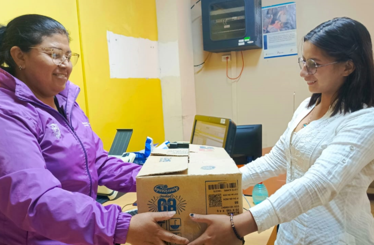 El Ministerio de Inclusión Económica y Social (MIES), a través de su Dirección Distrital Chambo - Riobamba, habilitó un punto de donación en la provincia de Chimborazo con el objetivo de recolectar ayuda para los damnificados del sismo registrado el pasado viernes 25 de abril en Esmeraldas.