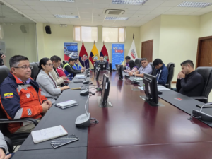 El gobernador de Chimborazo, Guido Eduardo Puyol Torres, participó en la Mesa Técnica de Trabajo N.º 3 del Comité de Operaciones de Emergencia (COE) Provincial, enfocada en evaluar y coordinar acciones frente a las afectaciones viales provocadas por las intensas lluvias registradas en los últimos días.