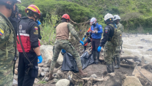 Tras varios días del aluvión en el cantón Alausí, provincia de Chimborazo, las autoridades finalmente encontraron los cuerpos de las dos hermanas, que habían sido arrastradas por la furia del agua el 12 de abril.